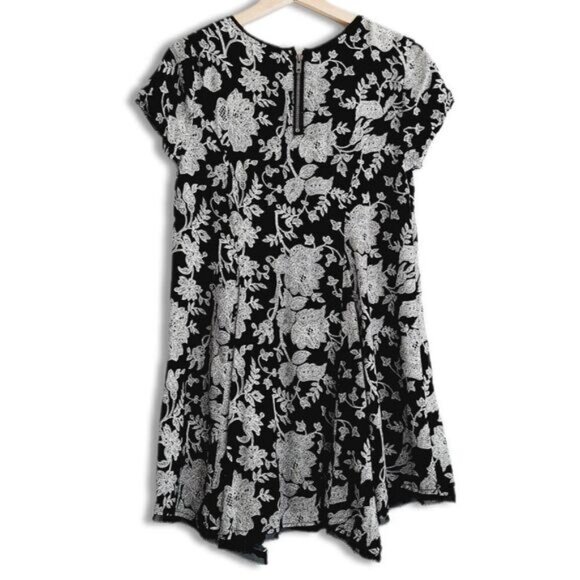SILENCE + NOISE UO Floral Mini Dress Flowy Lightweight B&W Sz M - Picture 8 of 14
